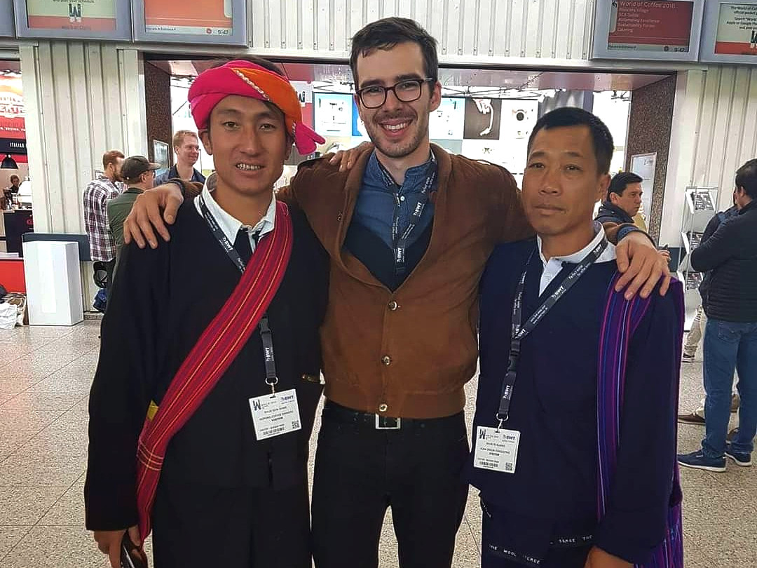 Founder Jelle with the Hopong cooperative representatives